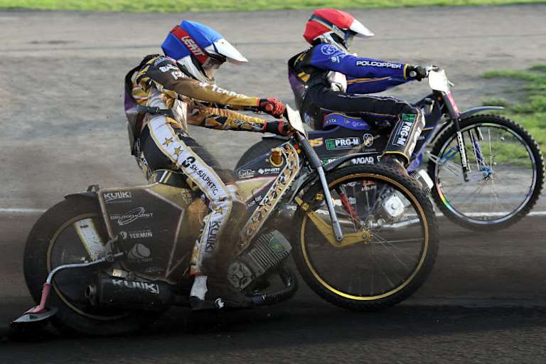 Norick Blödorn (li.) gegen Nazar Parnitskyi