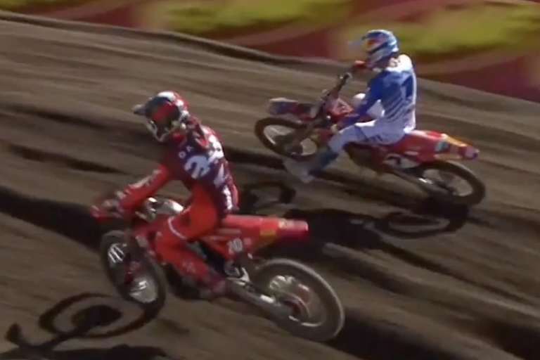 Prado zieht außen an Gajser vorbei