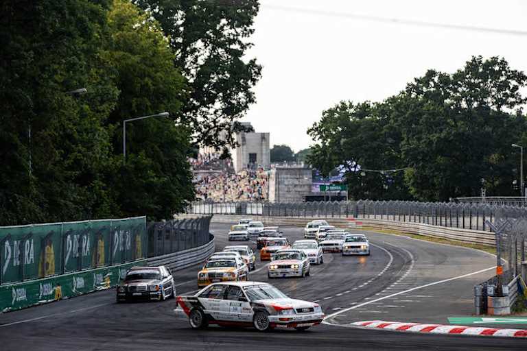 Bereits im letzten Jahr fuhr er mit der mächtigen Limousine auf dem Stadtkurs