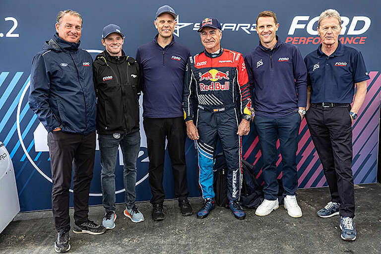 Gut aufgestellt für Dakar: Mike Norton, Will Ford, Mark Rushbrook, Carlos Sainz, Matt Wilson, Malcolm Wilson