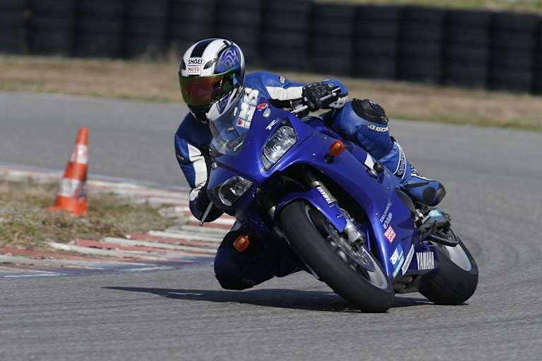 Ab ihrem Erscheinen in der Motorradwelt 1998 war die Yamaha R1 ein ikonisches Motorrad - gefürchtet oder geliebt