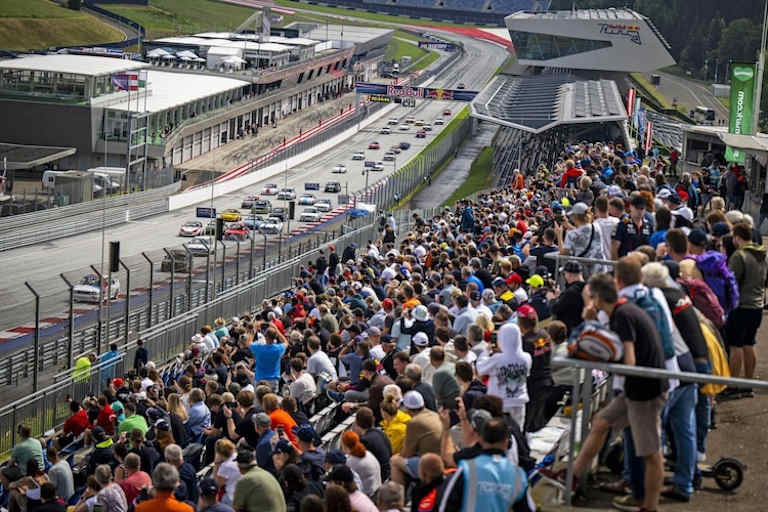 15.000 Zuschauer nutzten die Chance, einen Streifzug durch die Motorsport-Geschichte zu unternehmen