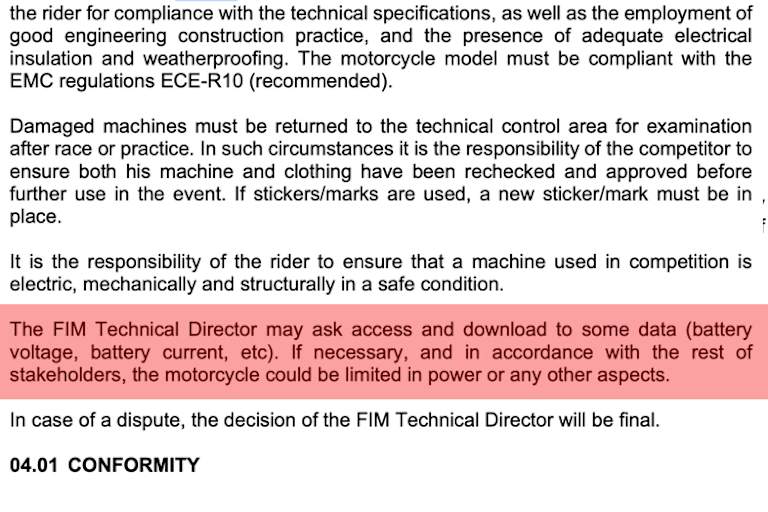 Passage aus dem technischen Reglement der FIM, die besagt, dass die Leistung der E-Bikes beschränkt werden kann