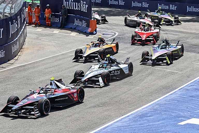 Getümmel in der Starphase beim e-Prix in Brasilien.