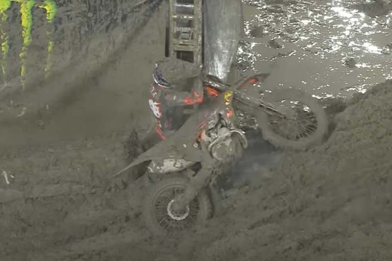 Chase Sexton blieb an einer Auffahrt hängen