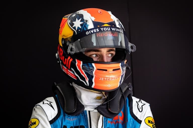 Jack Doohan: 2025 Fixstarter in der Formel-1. 500er-Fans kennen das Helm-Design
