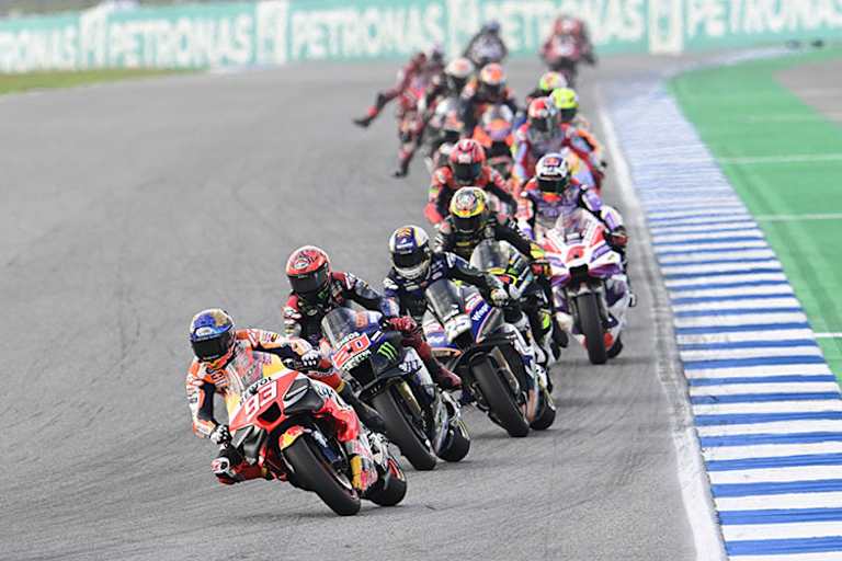 Jahrelang ein gewohntes Bild: Marc Marquez (Honda) fightet mit Fabio Quartararo (Yamaha)