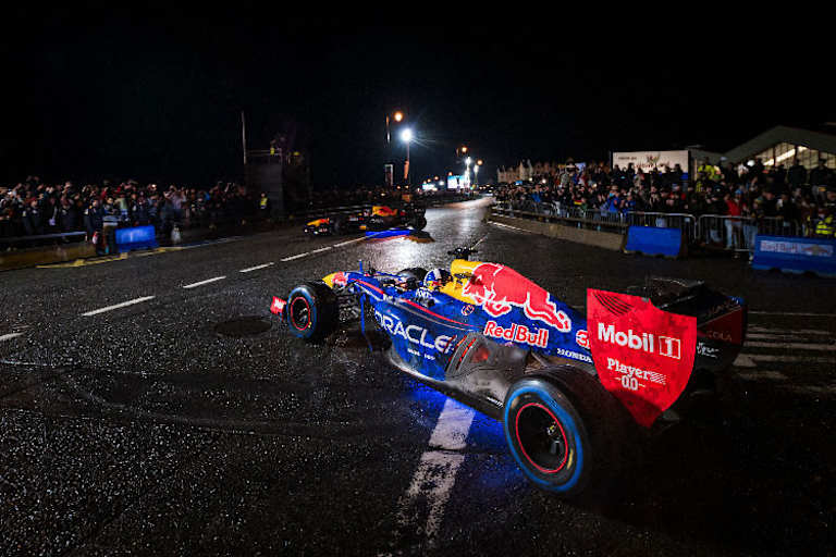 David Coulthard und Patrick Friesacher sind in Galway mit Sebastian Vettels RB7 unterwegs gewesen