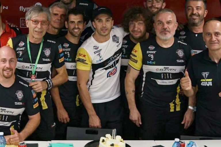 Am Freitag gab es für Andrea Iannone zum 35. Geburtstag eine Torte