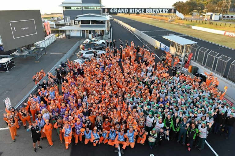 Das Team von Streckenposten und Verantwortlichen auf Phillip Island freut sich auf die Superbike-WM 2026