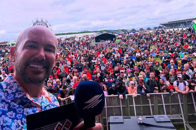 Die Paddock-Show bietet Information und Unterhaltung