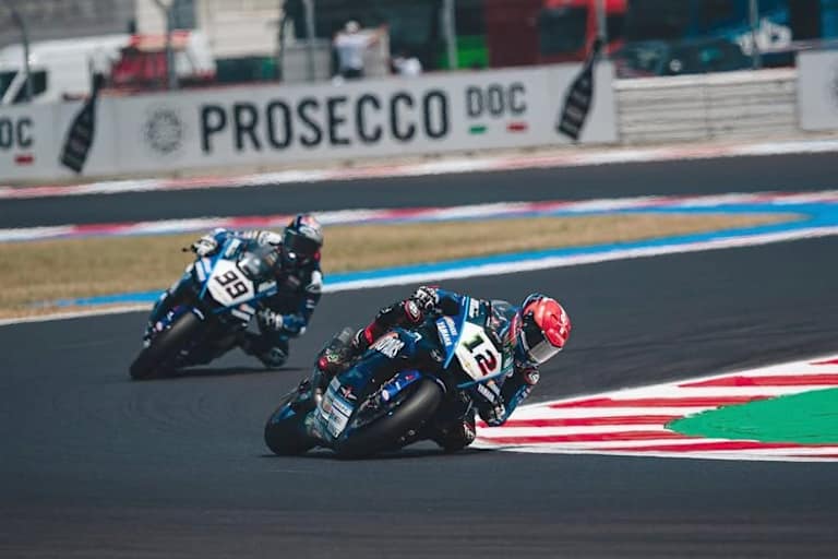 Michael Rinaldi vor seinem Teamkollegen Bahattin Sofuoglu