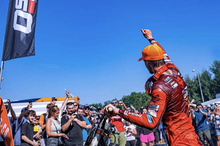 Stauffer feiert mit dem Team