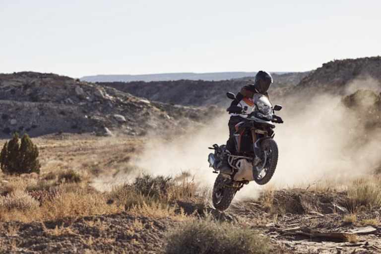 Sunderlands neue Aufgabe schliesst auch Entwicklungsarbeit an den Reise-Enduros mit ein