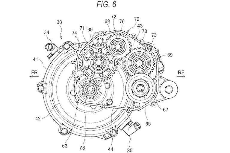 Fünf Zahnräder senken die Drehzahl und verlegen die Lage des Kettenritzels (67)