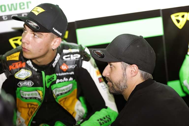 Ex-Weltmeister Tom Lüthi unterstützt den jungen Schweizer bei fast allen GP vor Ort