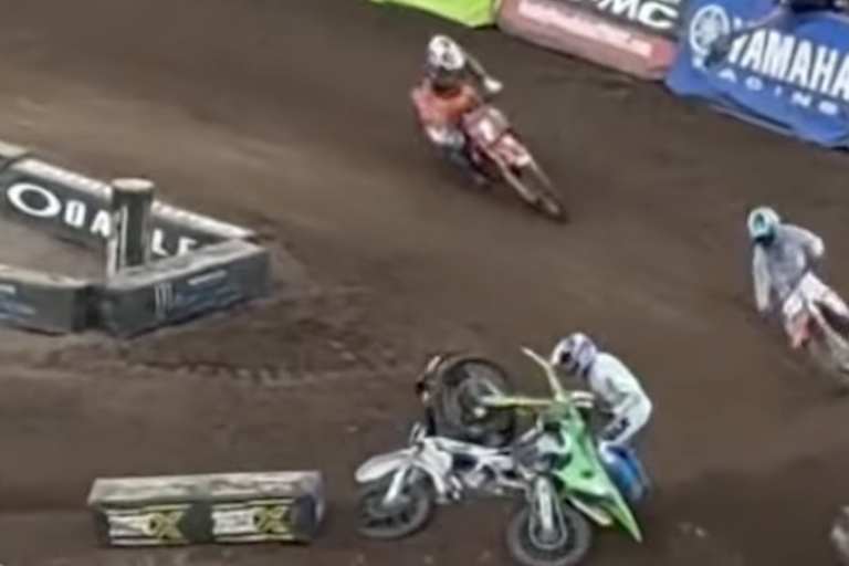 Hampshire räumt Hammaker ab, Vialle fährt vorbei