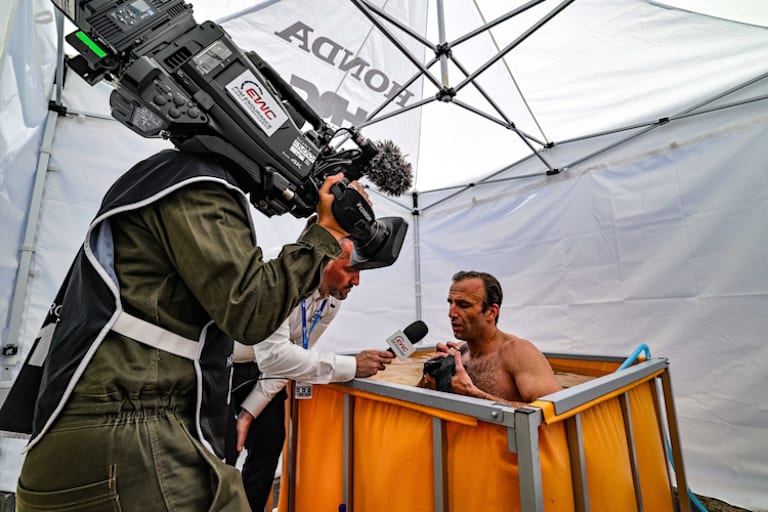Johann Zarco gönnte sich während des Langstreckenrennens in Suzuka ein kühles Bad
