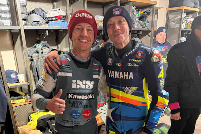 Domi Aegerter (li.) mit Valentino Rossi