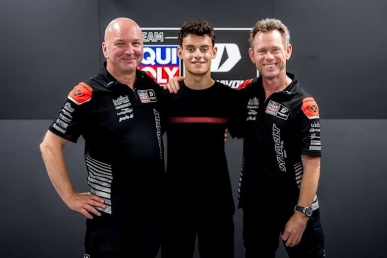 Moto3-Neuzugang David Almansa mit Teamchef Jürgen Lingg und Moto3-Boss Öttl