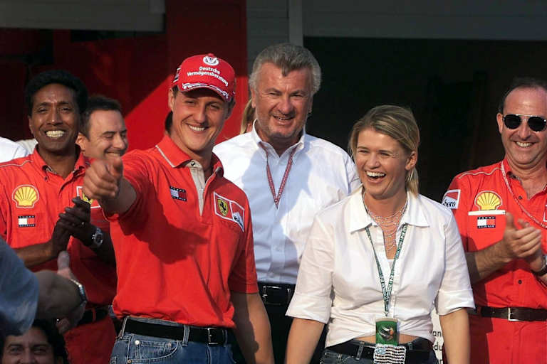 Michael und Corinna Schumacher 2001 in Ungarn mit Manager Willi Weber 