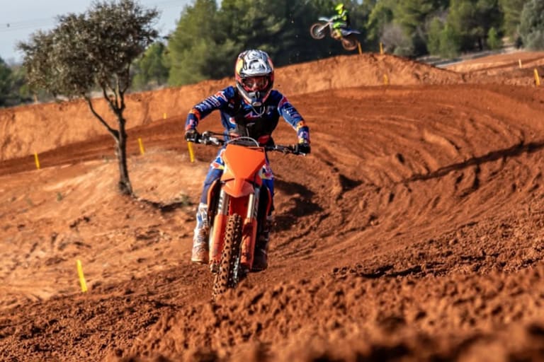 Pedro Acosta auf dem Motocross-Bike