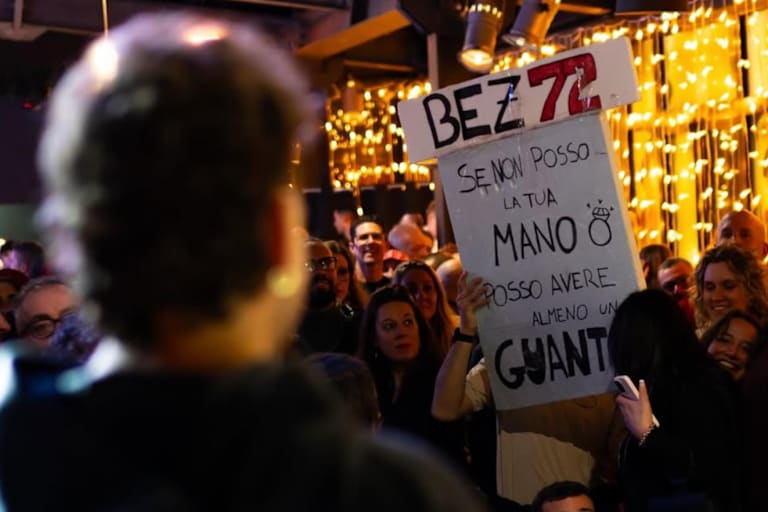 «Wenn ich deine Hand nicht haben kann, dann wenigstens ein Handschuh?»