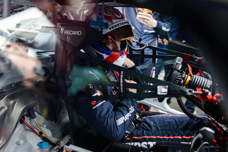 Max Verstappen testet in Estoril einen Mercedes-AMG GT3