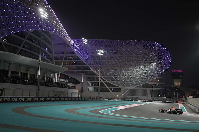 Der Yas Marina Circuit, die teuerste Rennstrecke der Welt