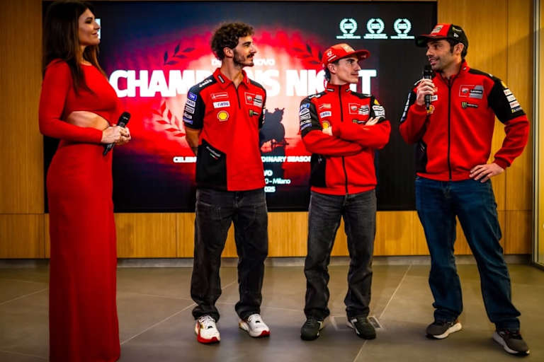 Marc Marquez, Pecco Bagnaia und Michele Pirro bei Titelsponsor Lenovo