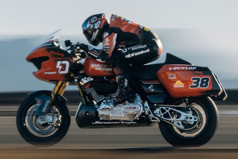 Bradley Smith auf seiner Renn-Harley