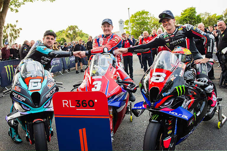 Michael Dunlop, Dean Harrison, Davey Todd (vlnr.)