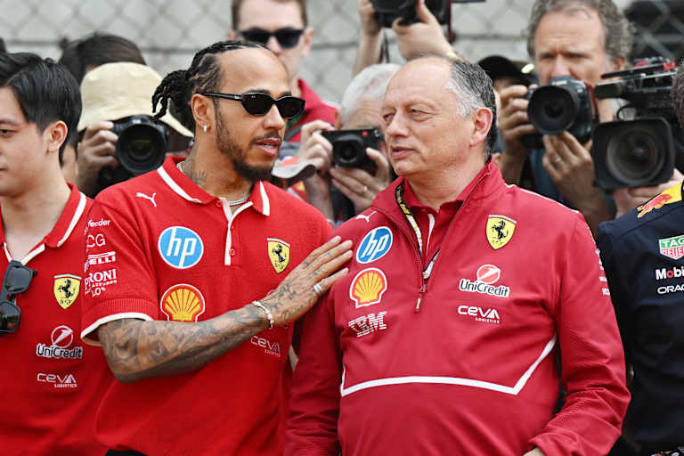 Lewis Hamilton und Ferrari-Teamchef Fred Vasseur 