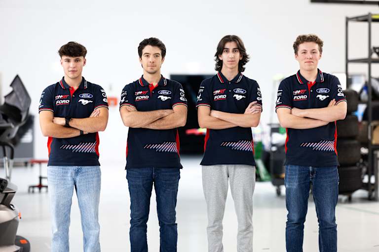 Kiano Blum, Alain Valente, Max Cuccarese und Emil Gjerdrum fahren Mustang