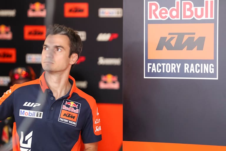 Également au guidon de la KTM 850cc : Dani Pedrosa, membre du Temple de la renommée du MotoGP