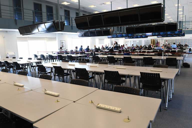 Platzprobleme gibt es im Pressezentrum von Losail nicht