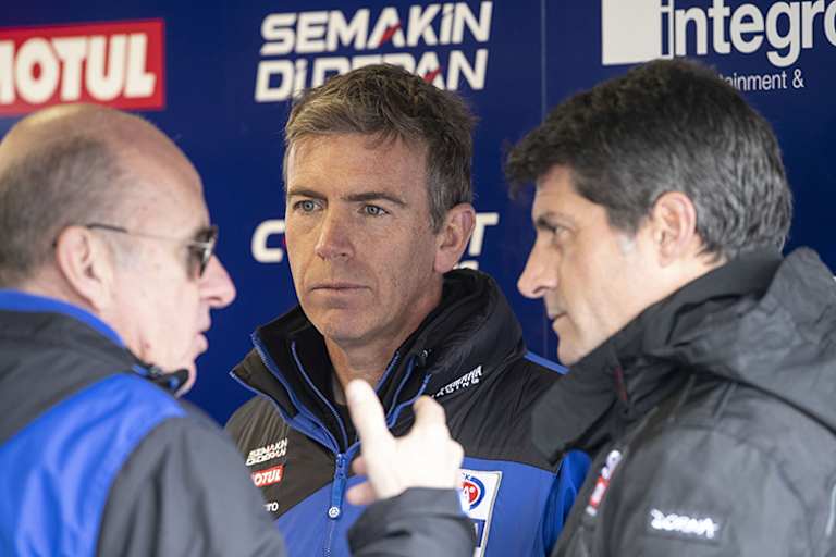 SBK-Manager Gregorio Lavilla (re.)