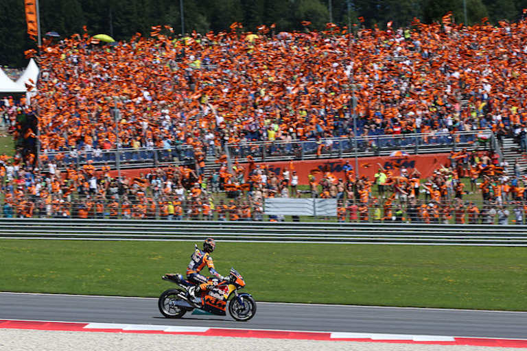 Für 2018 wird die KTM-Tribüne erweitert – von ca. 8000 auf 10.000 Plätze