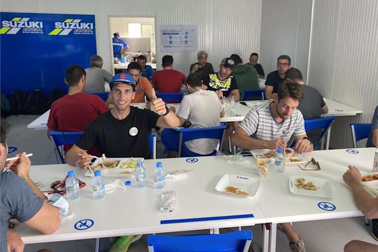 Daumen hoch bei Alex Rins