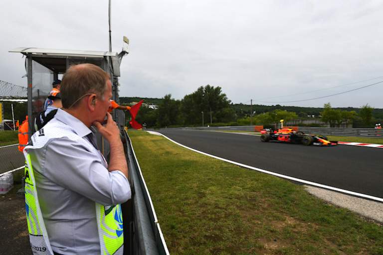 Martin Brundle beobachtet das Geschehen immer wieder an der Rennstrecke