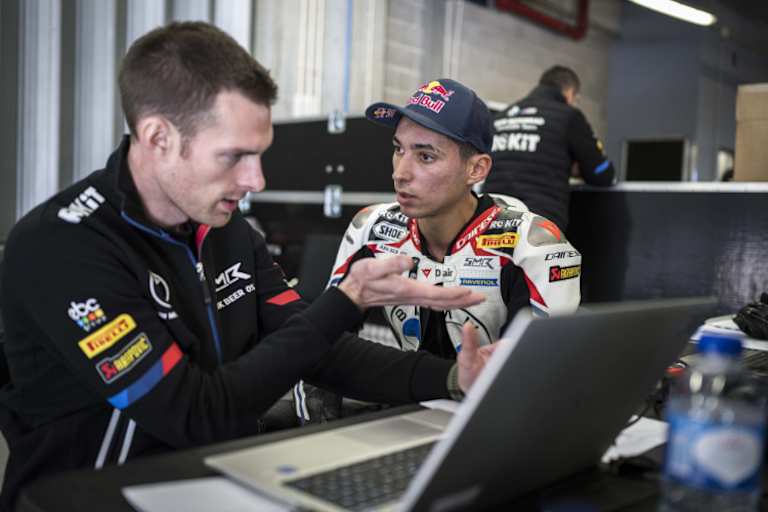 Razgatlioglu (re.) weiß: Der Schlüssel zum Erfolg liegt auch in der Elektronik