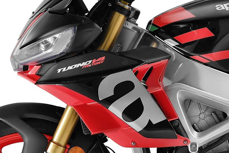 aerodynamische Winglets sind in die doppelwandig geführten, seitlichen Verkleidungsteile der Tuono V4 integriert