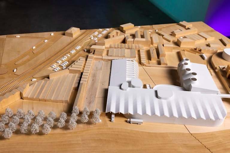 Im Modell wird klar, dass der Neubau nur einen Teil des riesigen Industriegeländes ausmachen wird