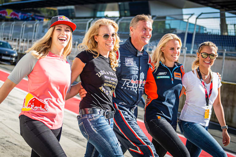 Das sichtlich gut gelaunte Berater-Quintett