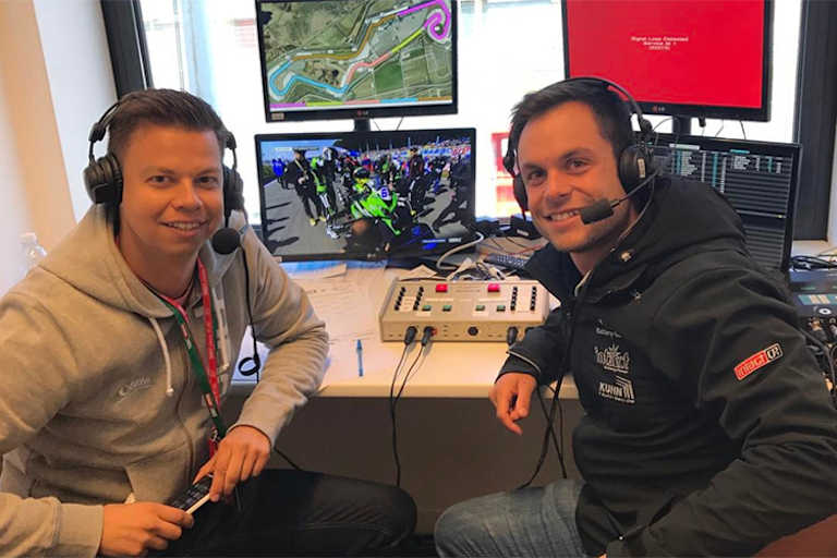 ServusTV-Moderator Philipp Krummholz (li.) mit Sandro Cortese