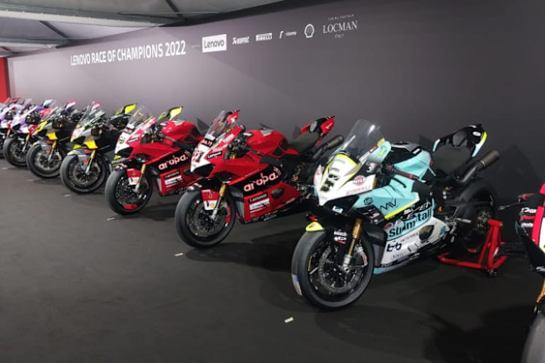 Die Bikes sind vorbereitet: Nr. 5 ist Philipp Öttl