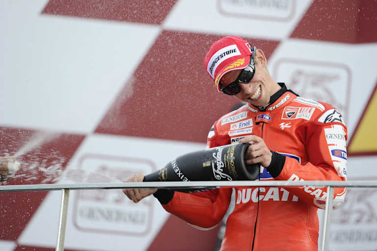 Casey Stoner feiert beim Valencia-GP 2010