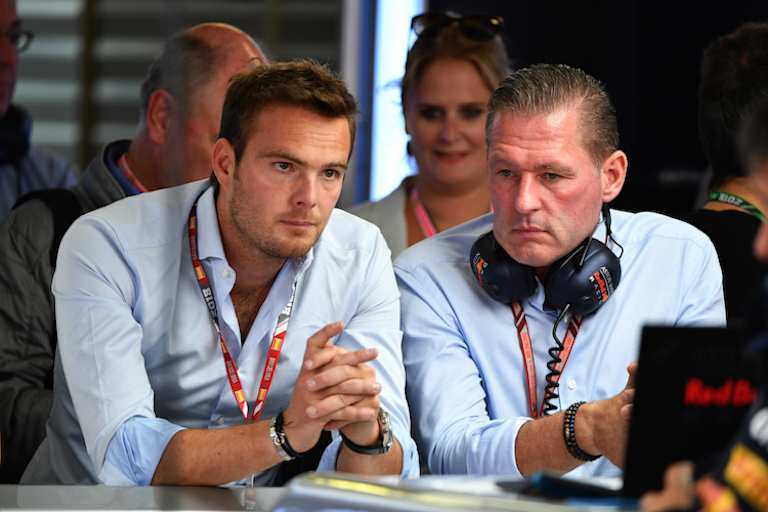 Giedo van der Garde und Jos Verstappen in der Box von Max