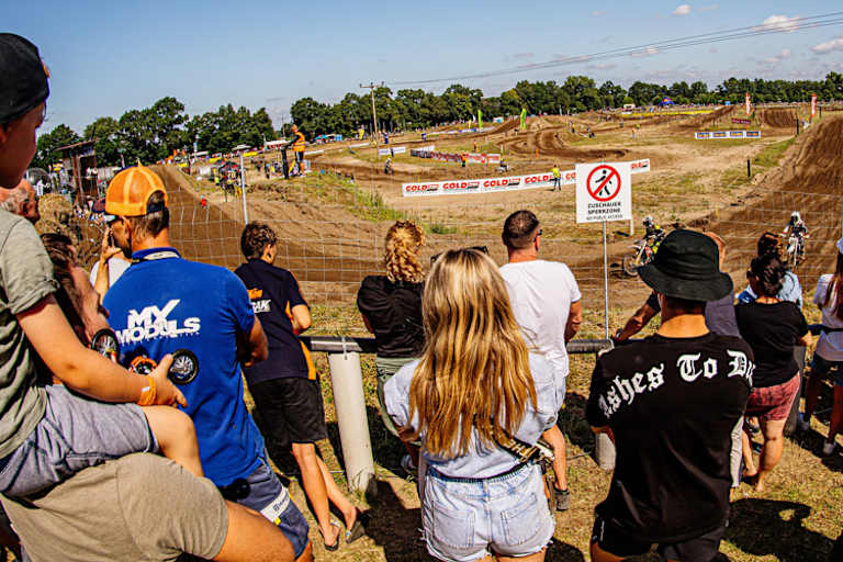 Endlich wieder Zuschauer an der Strecke