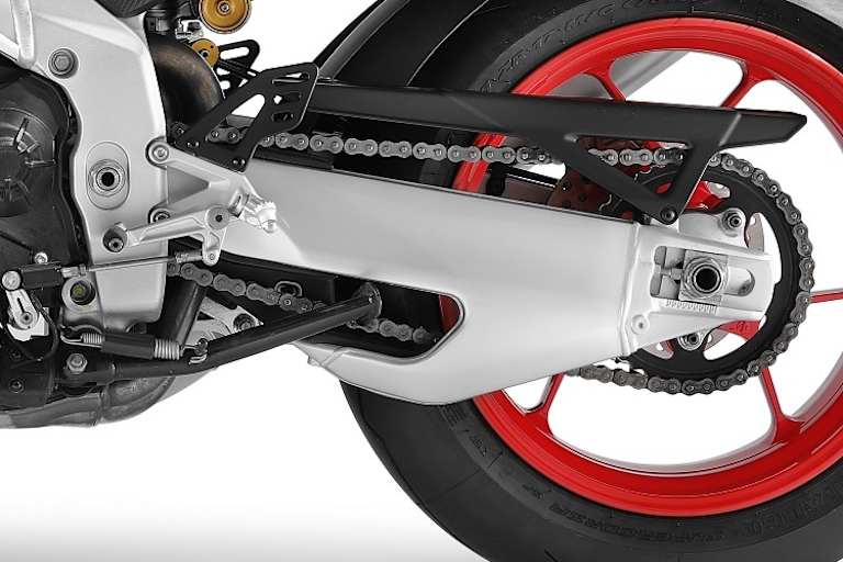 Die 2021er Tuono ist mit einer neuen, leichteren Aluschwinge aufgewertet 